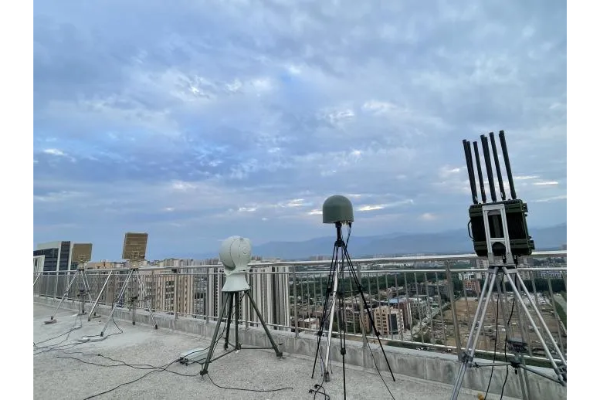 Schieramento di radar di sorveglianza a terra per il monitoraggio dei confini e del perimetro